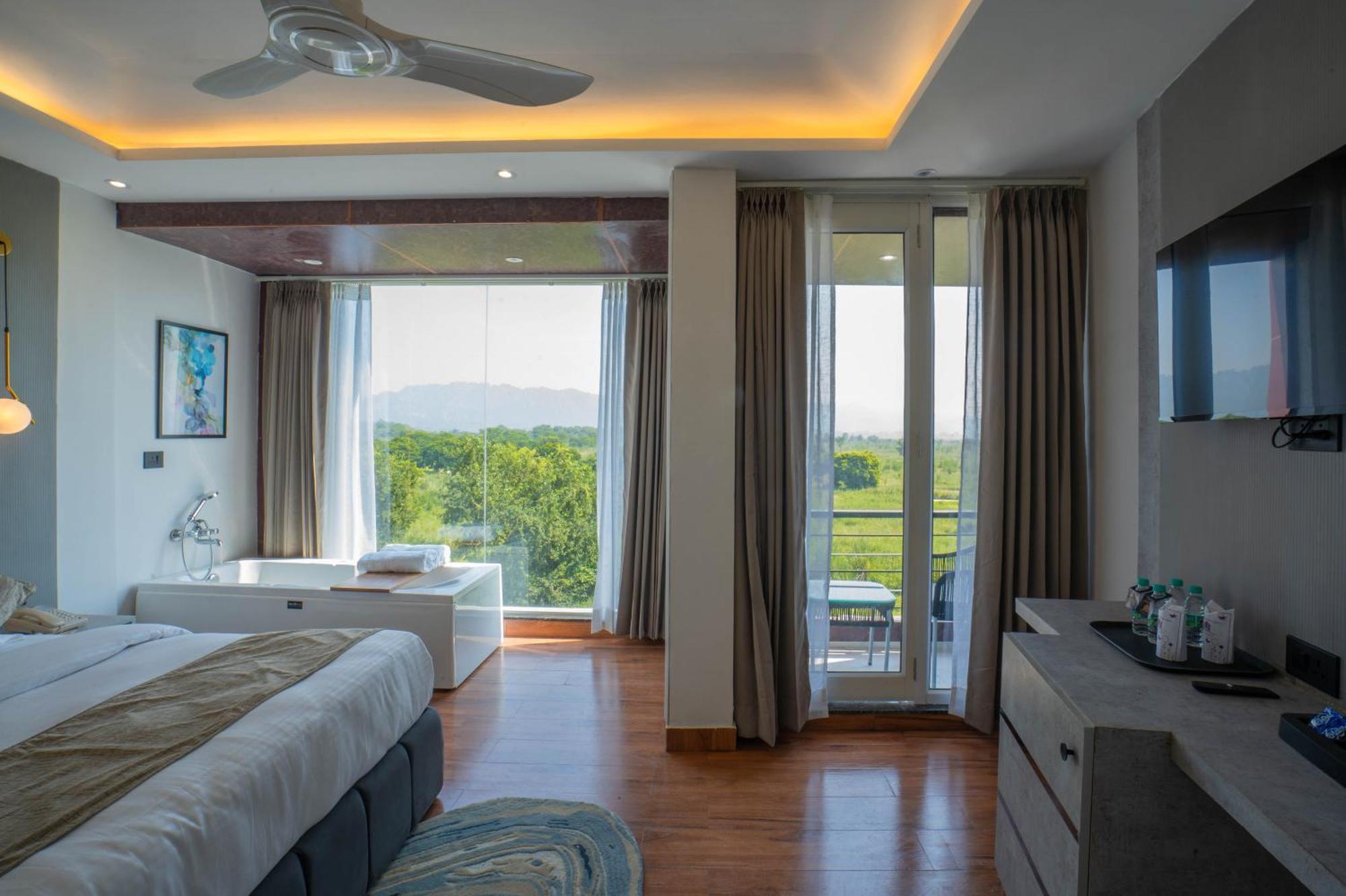 The Ganges Riverside Escape With A Private Ghat 하리드와르 객실 사진